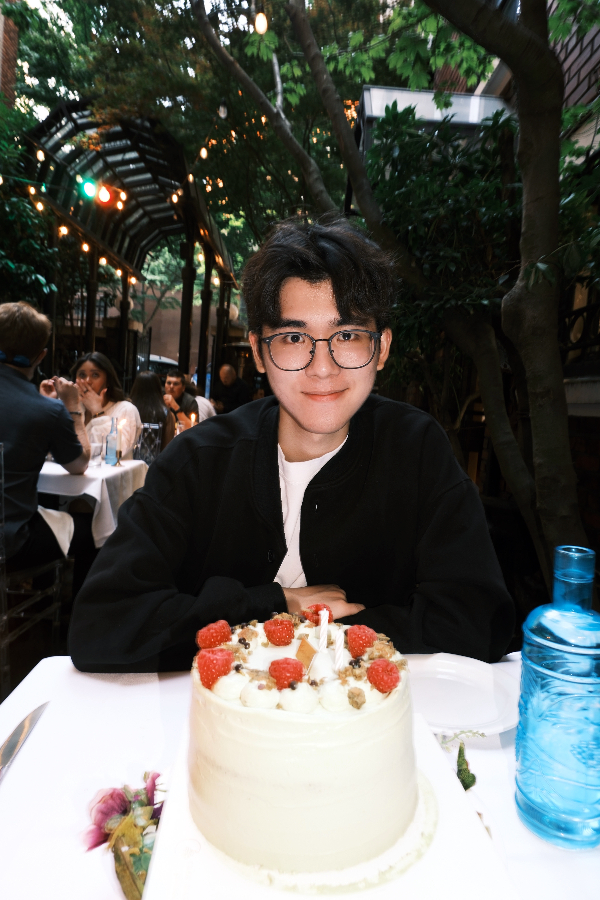 We were celebrating our birthdays in Seattle in July 2025. Interestingly, my solar-calendar birthday and her lunar-calendar birthday happened to fall on the same day that year.